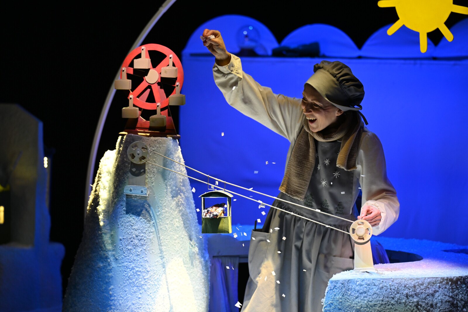 Омский «Арлекин» поставил зимнюю сказку в снежном шаре Омский «Арлекин» поставил зимнюю сказку в снежном шаре