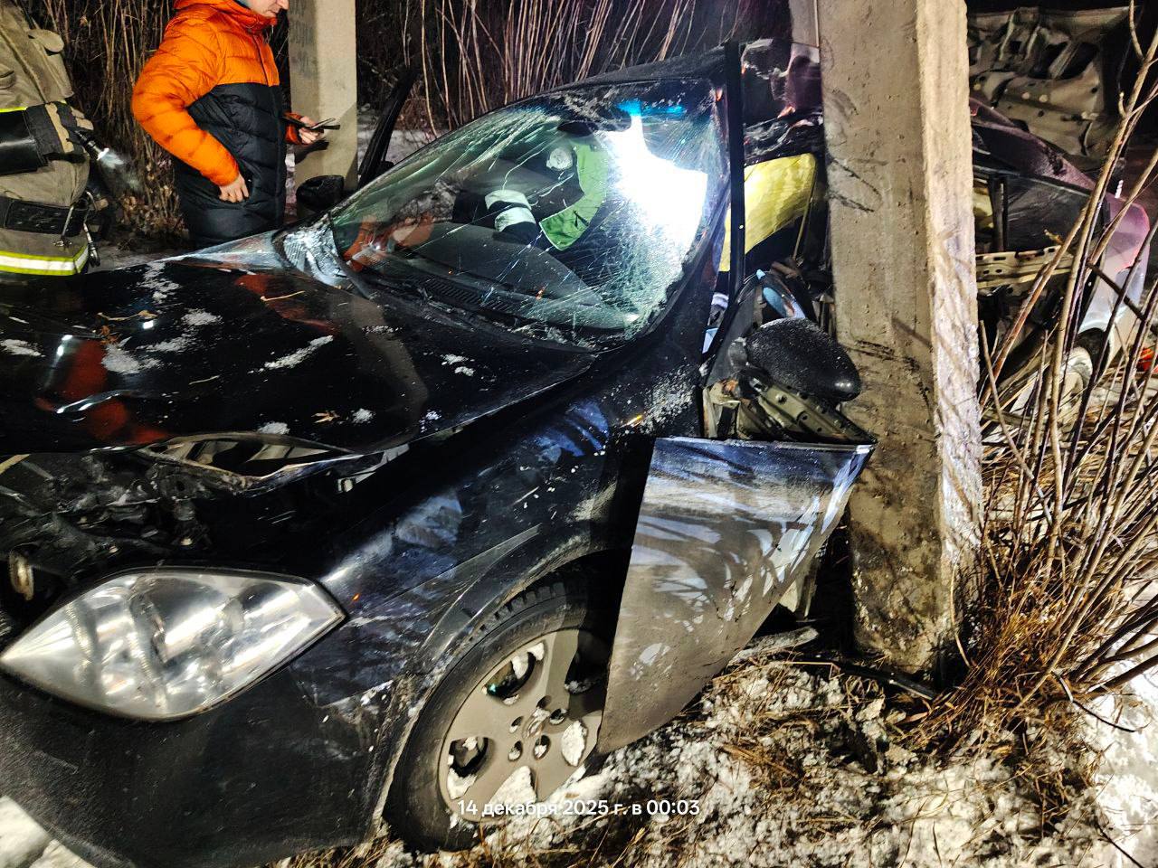 На трассе Омск-Черлак машина "влетела" в опору ЛЭП - есть погибший