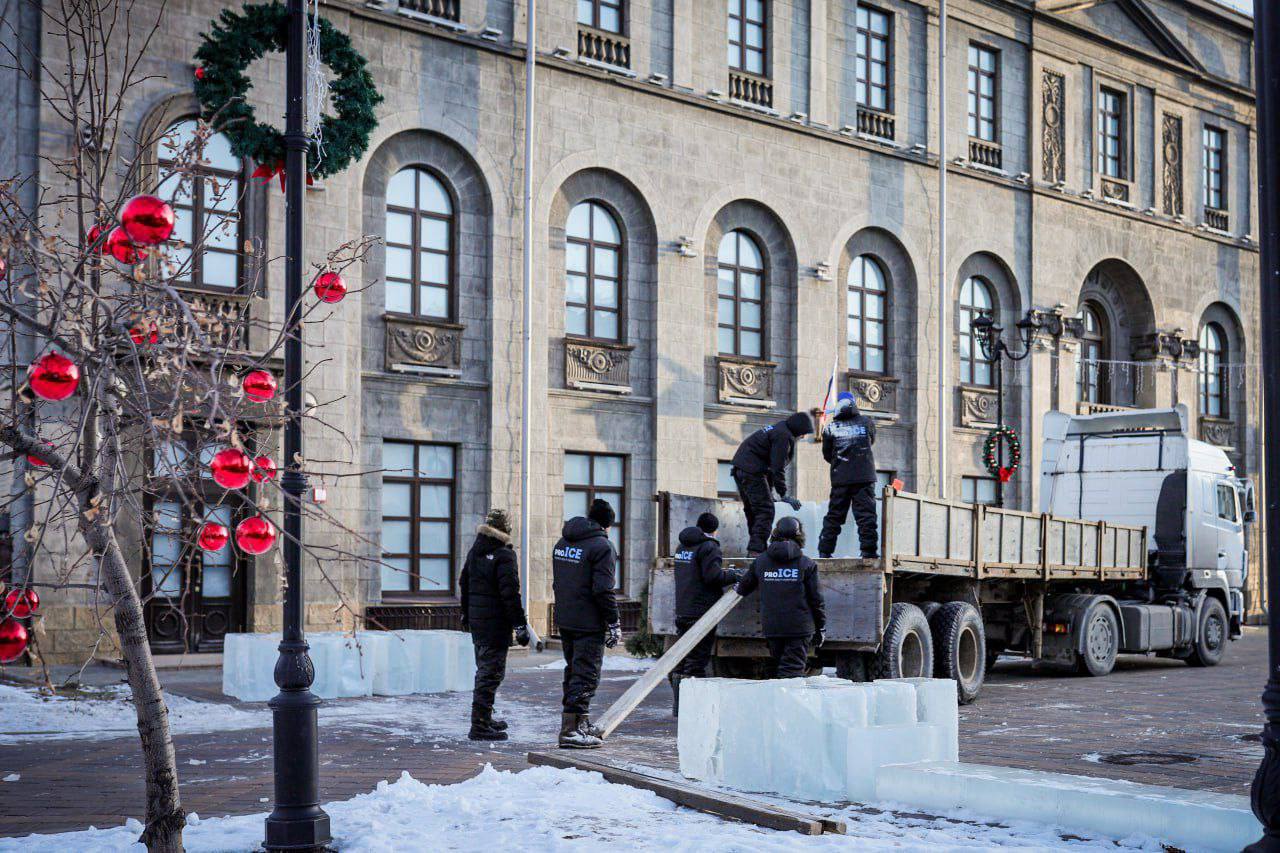 Лёд, огни и ёлки – улица Музейная меняется Лёд, огни и ёлки – улица Музейная меняется