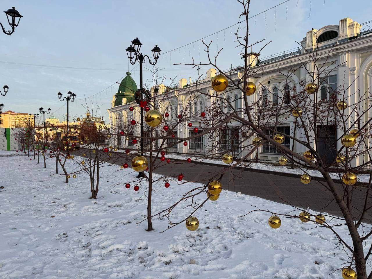 Лёд, огни и ёлки – улица Музейная меняется