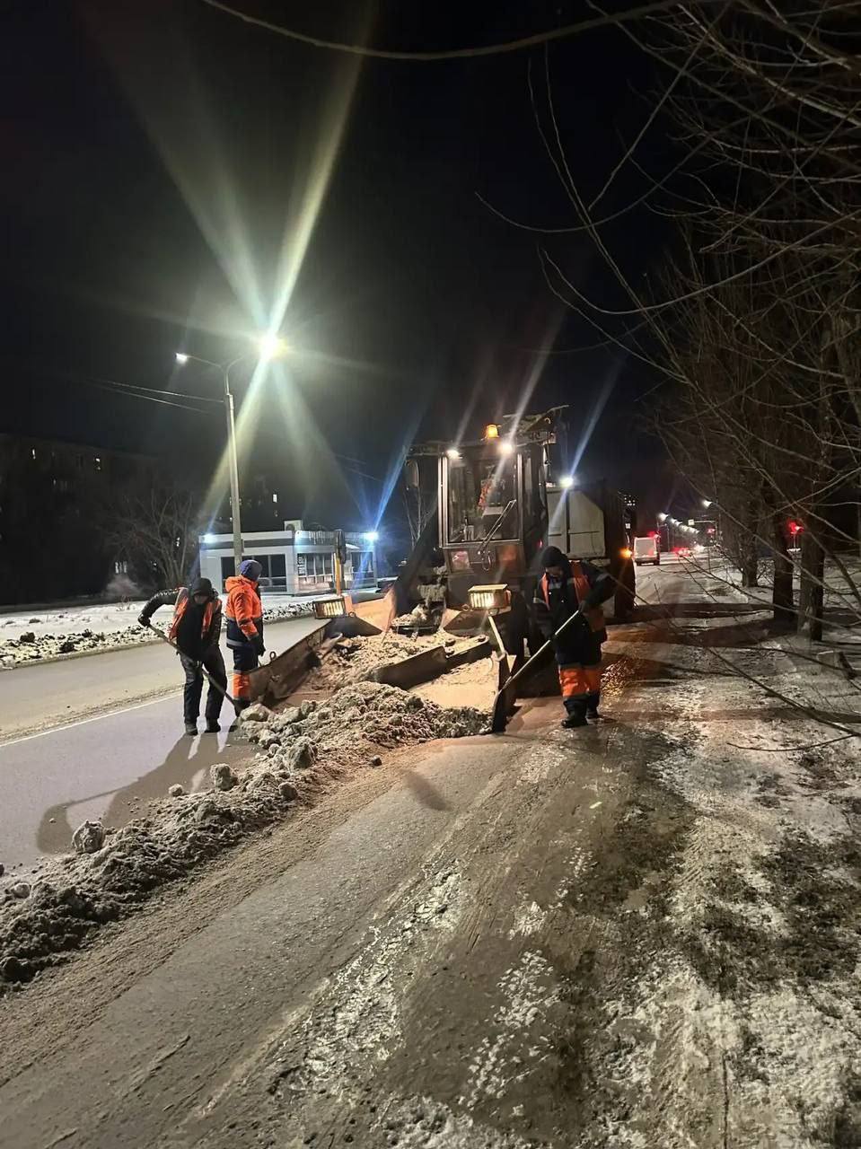 Более 300 рабочих вышли на уборку Омска после снегопада Более 300 рабочих вышли на уборку Омска после снегопада