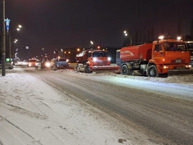 Губернатор Виталий Хоценко поручил оперативно расчистить дороги после утреннего снегопада