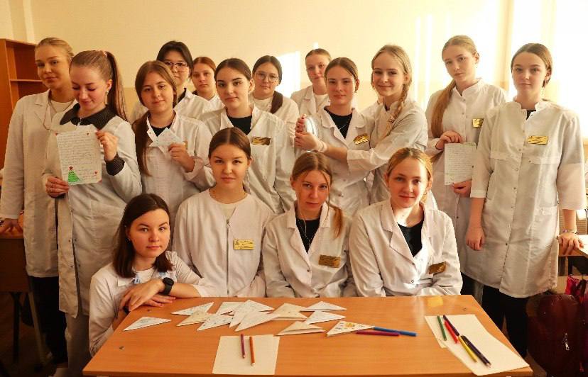 Студенты, преподаватели и сотрудники медицинского колледжа поддерживают участников СВО