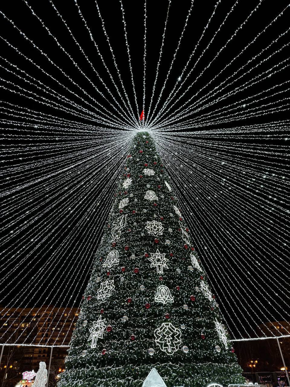 Ёлка недели от Омск ТВ. Начинаем новую добрую рубрику: #галереяподписчиков Омичи, давайте делиться новогодним настроением!