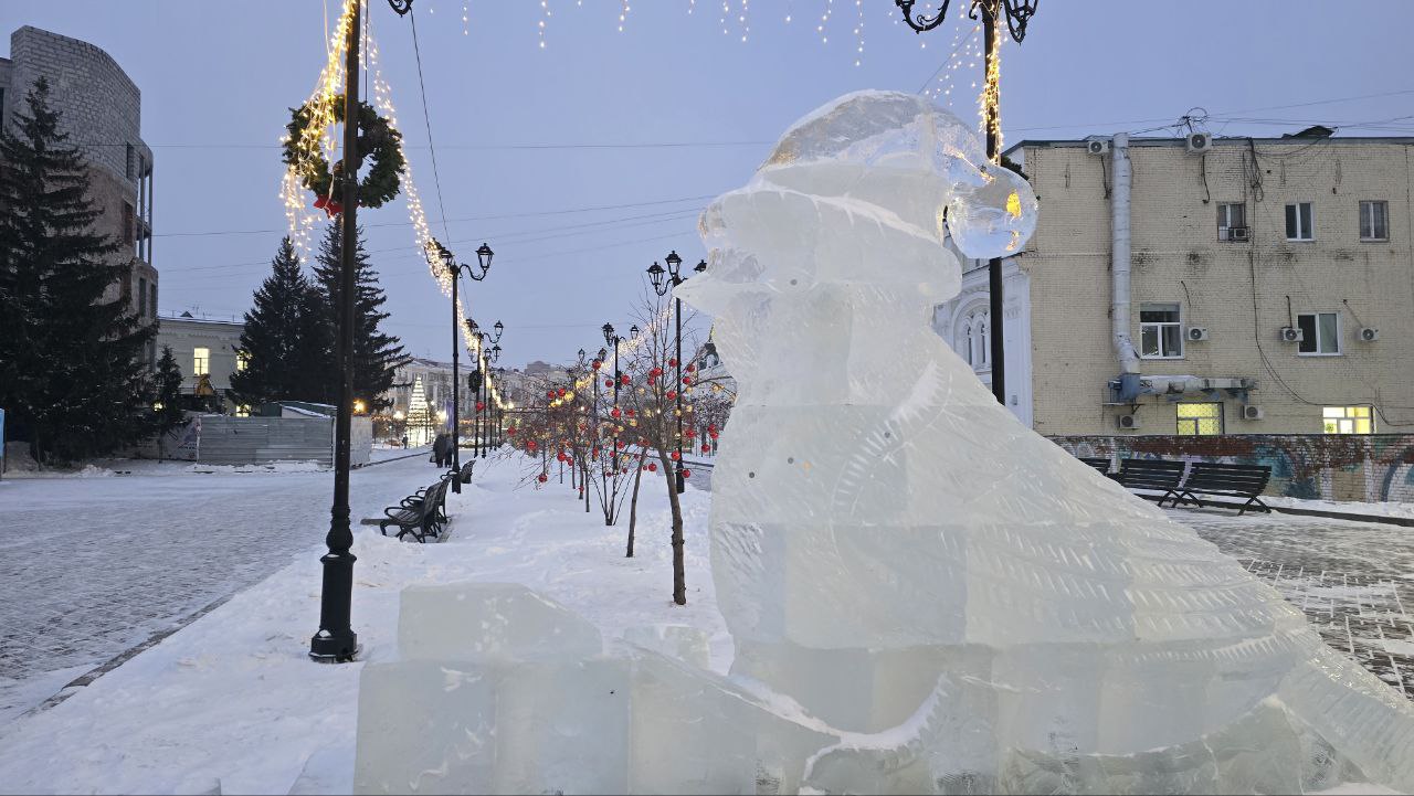 Горячая пора для резчиков льда - на Музейной во всю идут приготовления к открытию "Зимнего Любинского" Горячая пора для резчиков льда - на Музейной во всю идут приготовления к открытию "Зимнего Любинского"