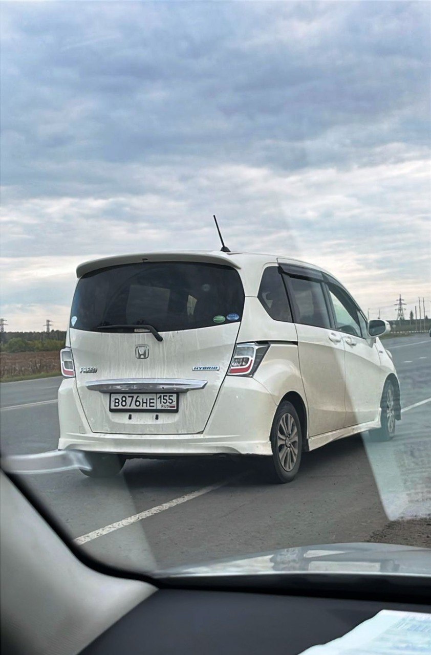 В Госавтоинспекцию обратился собственник автомобиля «Шкода Октавия» и сообщил, что ему приходят «письма счастья» за нарушения ПДД, которые он не совершал