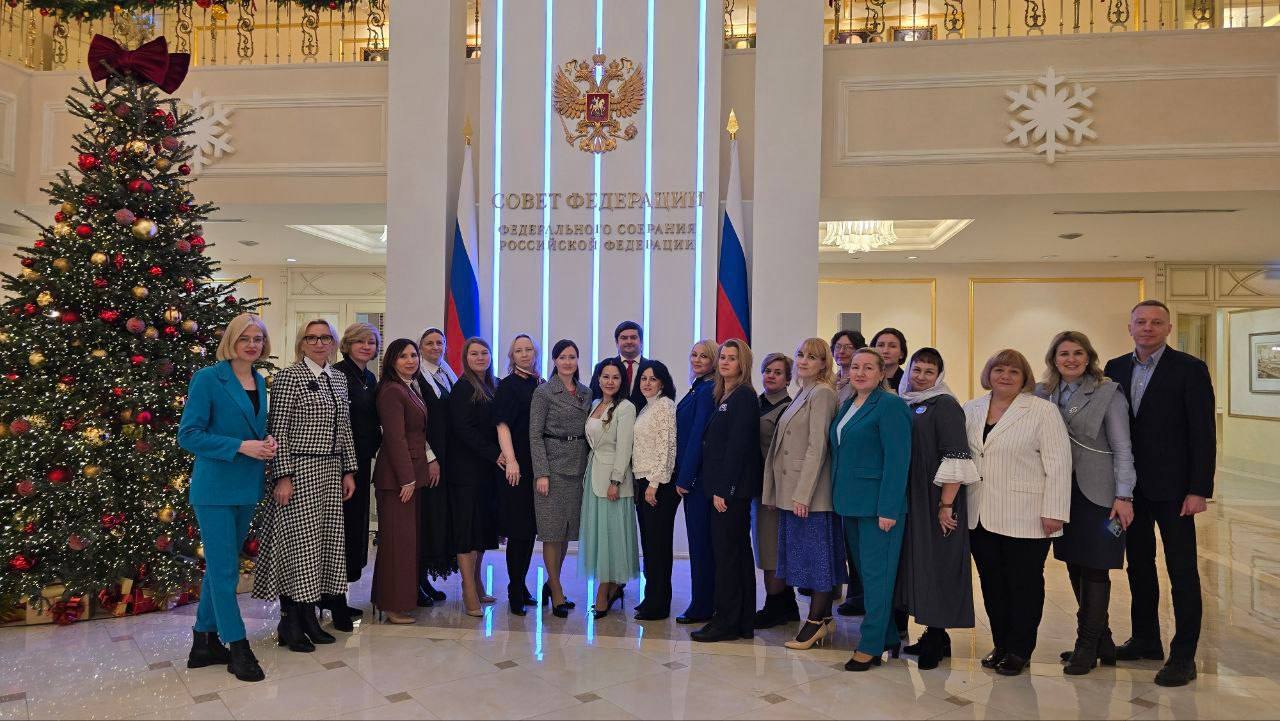 Глава регионального Минтруда Ирина Варнавская презентовала омский проект «Демографический десант» в Совете Федерации Глава регионального Минтруда Ирина Варнавская презентовала омский проект «Демографический десант» в Совете Федерации