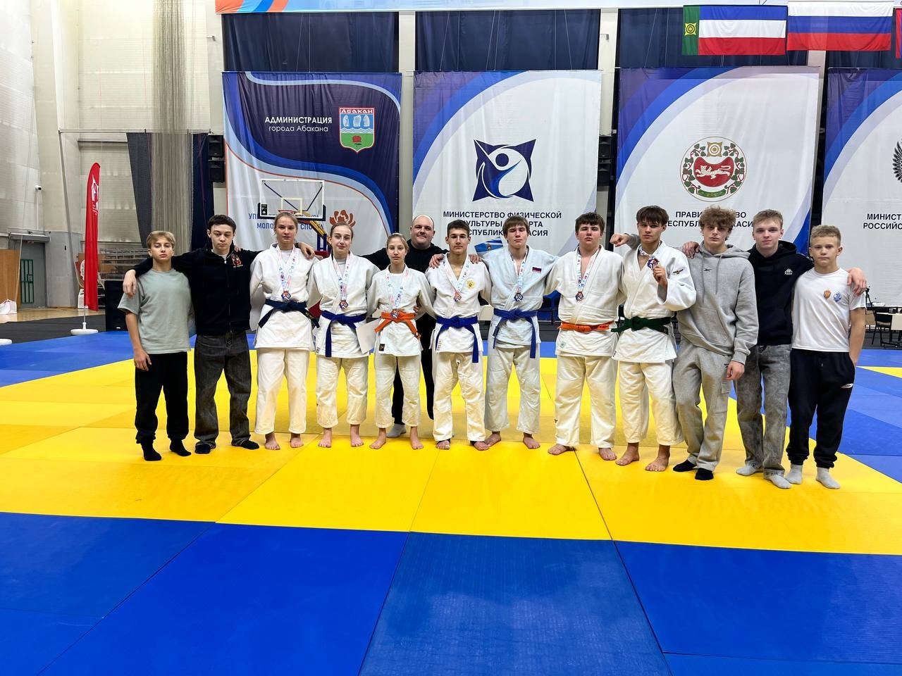 «Авангард» сегодня в Новосибирске сыграет с «Сибирью» «Авангард» сегодня в Новосибирске сыграет с «Сибирью»