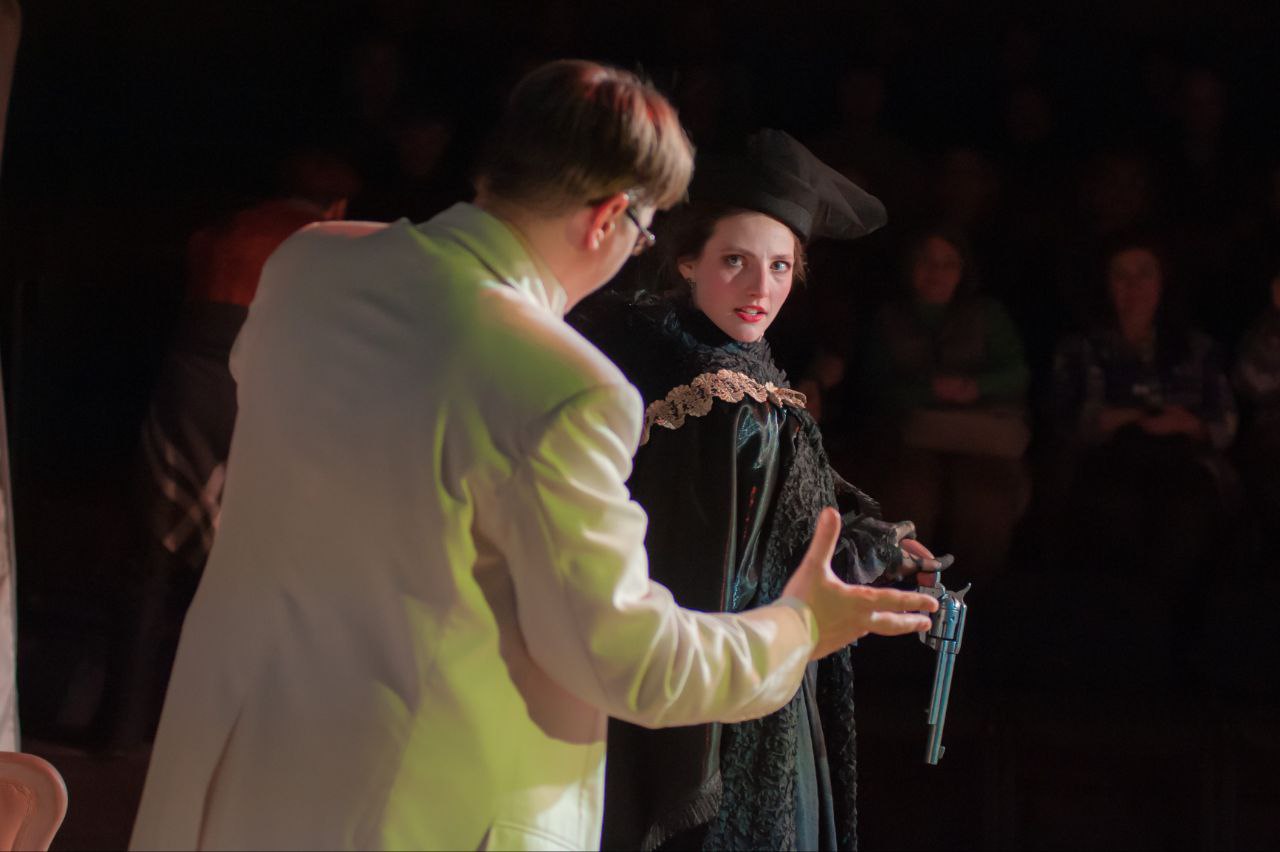 В театре «Галёрка» поставили «Шутки Чехова» — произведения русских классиков составляют основу репертуара омского театра В театре «Галёрка» поставили «Шутки Чехова» — произведения русских классиков составляют основу репертуара омского театра