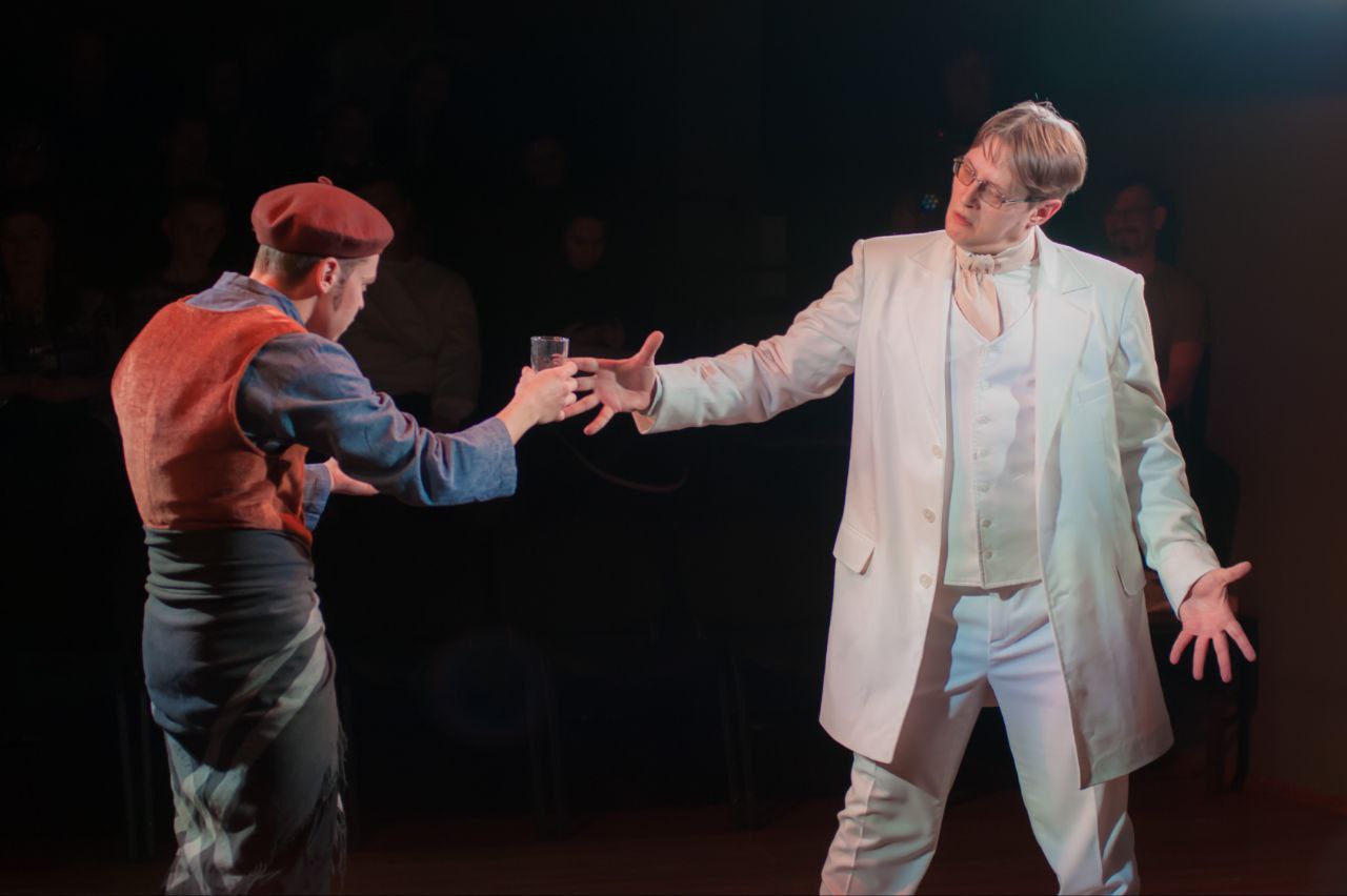 В театре «Галёрка» поставили «Шутки Чехова» — произведения русских классиков составляют основу репертуара омского театра В театре «Галёрка» поставили «Шутки Чехова» — произведения русских классиков составляют основу репертуара омского театра