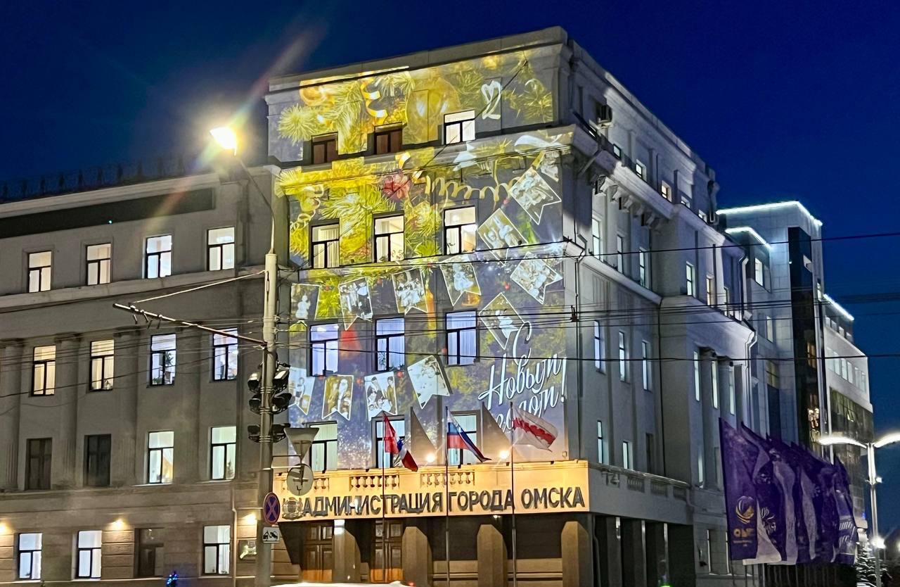 Сергей Шелест: В преддверии Дня Великой Победы напротив администрации города было смонтировано специальное световое проекционное оборудование, благодаря которому фасад мэрии можно задействовать в праздничном оформлении... Сергей Шелест: В преддверии Дня Великой Победы напротив администрации города было смонтировано специальное световое проекционное оборудование, благодаря которому фасад мэрии можно задействовать в праздничном оформлении...