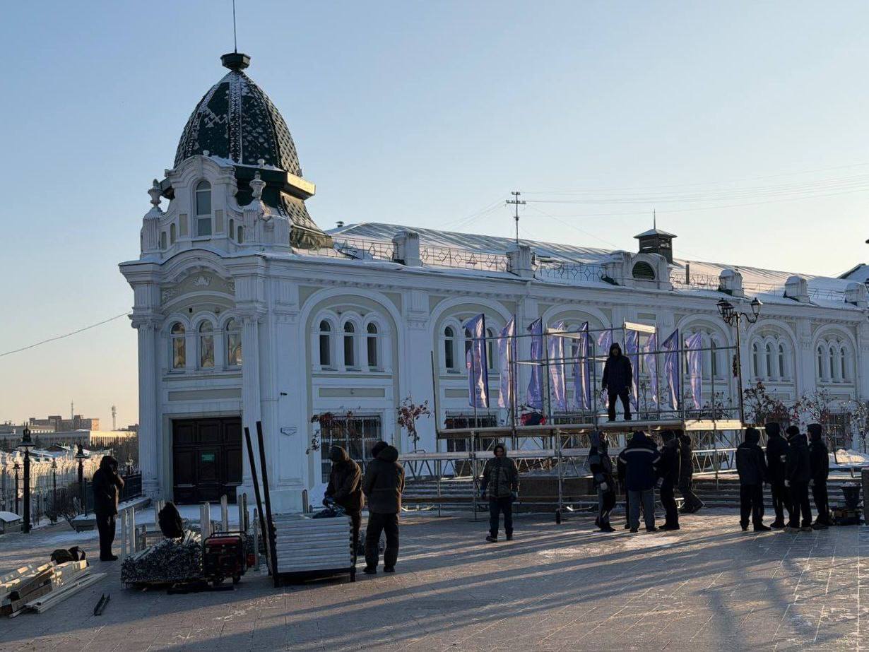 Омск готовится к большим праздникам Омск готовится к большим праздникам
