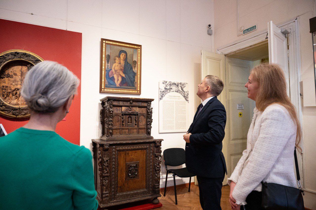 Вместе с коллегами провёл для гостей из столицы России экскурсию "Омск и династия Романовых: от первого до последнего" Вместе с коллегами провёл для гостей из столицы России экскурсию "Омск и династия Романовых: от первого до последнего"