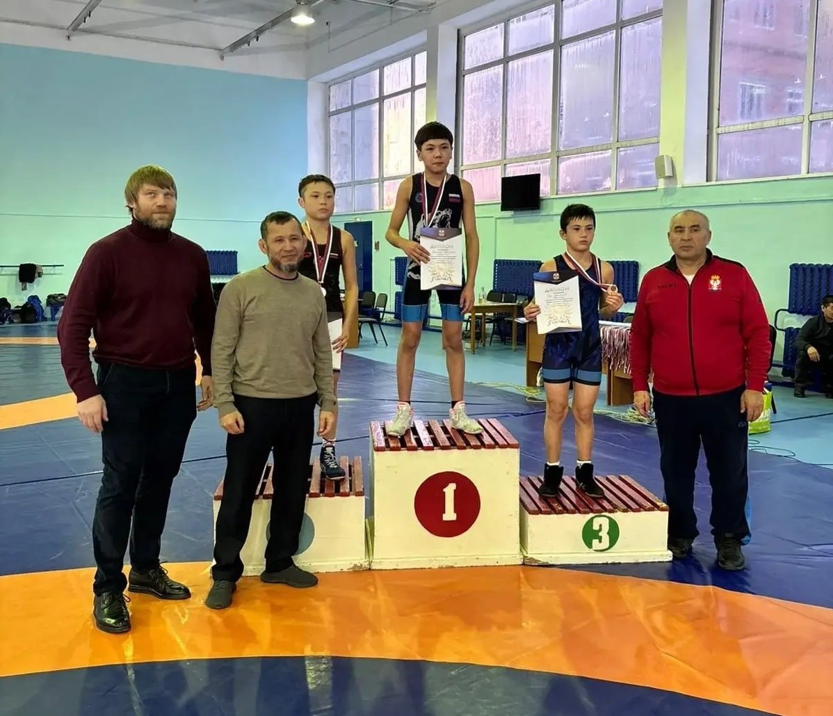 Омские борцы разыграли медали первенства региона