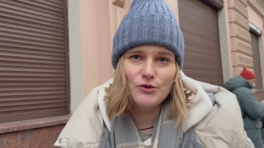 Виктория Мельникова: А вот какой раздаточный материал выдают журналистам, аккредитованным на «Итоги года с Владимиром Путиным»