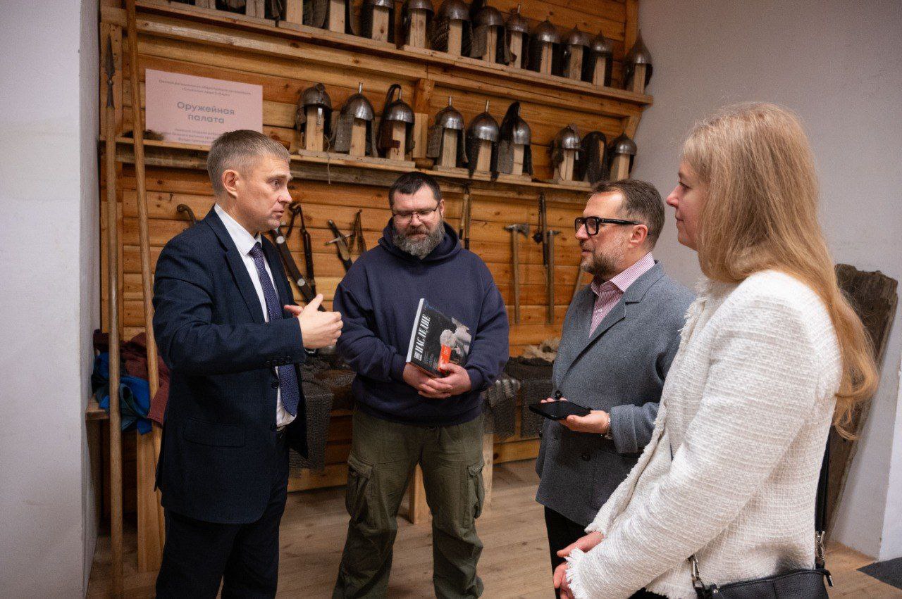 Вместе с коллегами провёл для гостей из столицы России экскурсию "Омск и династия Романовых: от первого до последнего" Вместе с коллегами провёл для гостей из столицы России экскурсию "Омск и династия Романовых: от первого до последнего"