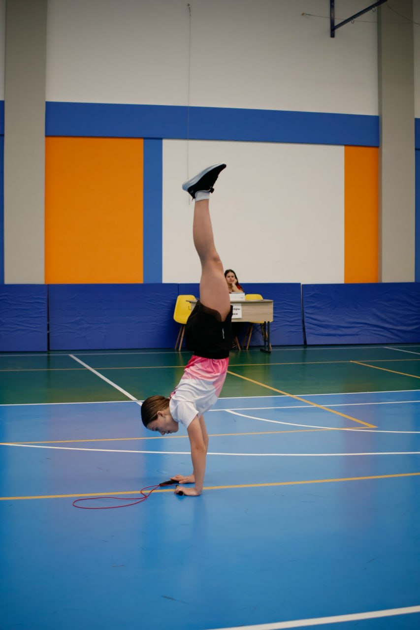 В Омске в рамках фестиваля по роуп-скиппингу «Сибирский вызов» состоялись областные старты по спортивной скакалке В Омске в рамках фестиваля по роуп-скиппингу «Сибирский вызов» состоялись областные старты по спортивной скакалке