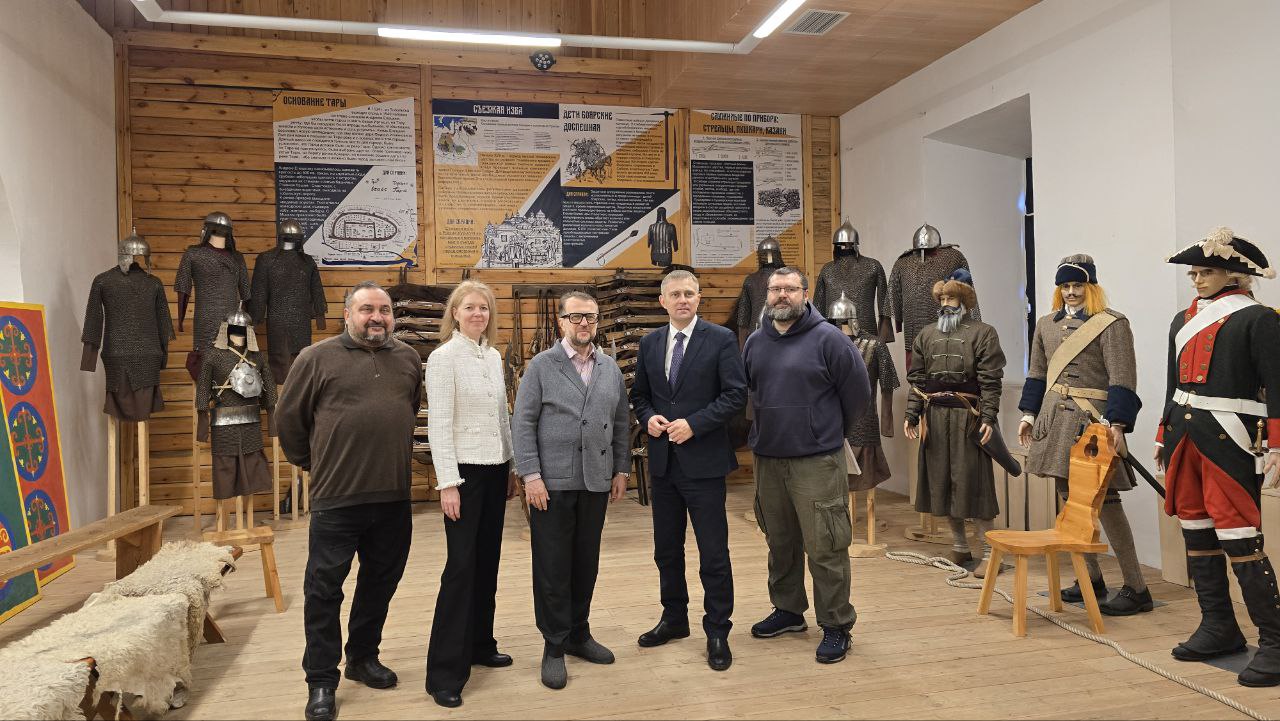 Вместе с коллегами провёл для гостей из столицы России экскурсию "Омск и династия Романовых: от первого до последнего"