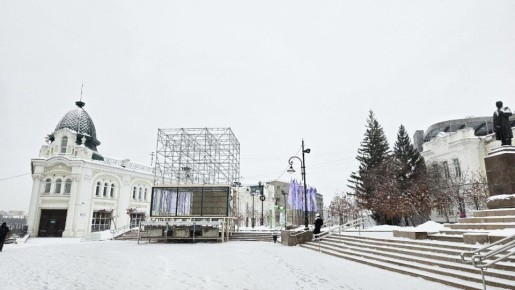 В центре Омска устанавливают теплую сцену для проекта «Зимний Любинский»