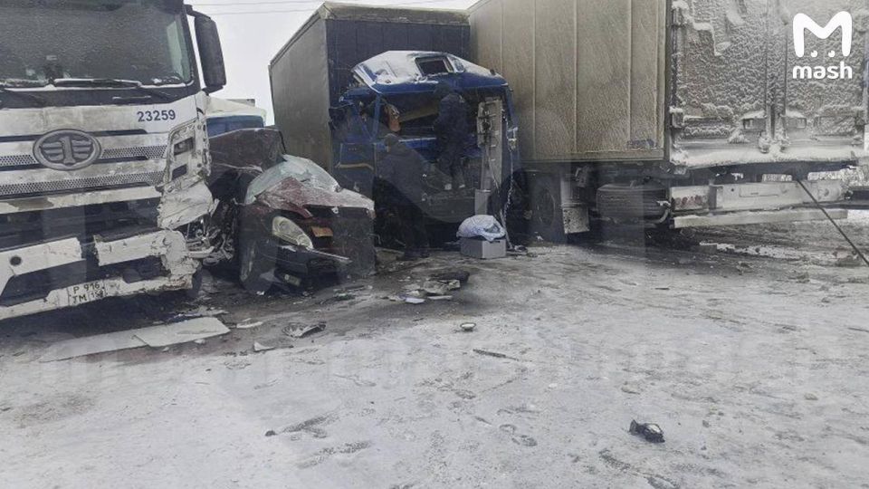 Как сообщает Mash, минимум шесть человек погибли при столкновении машин