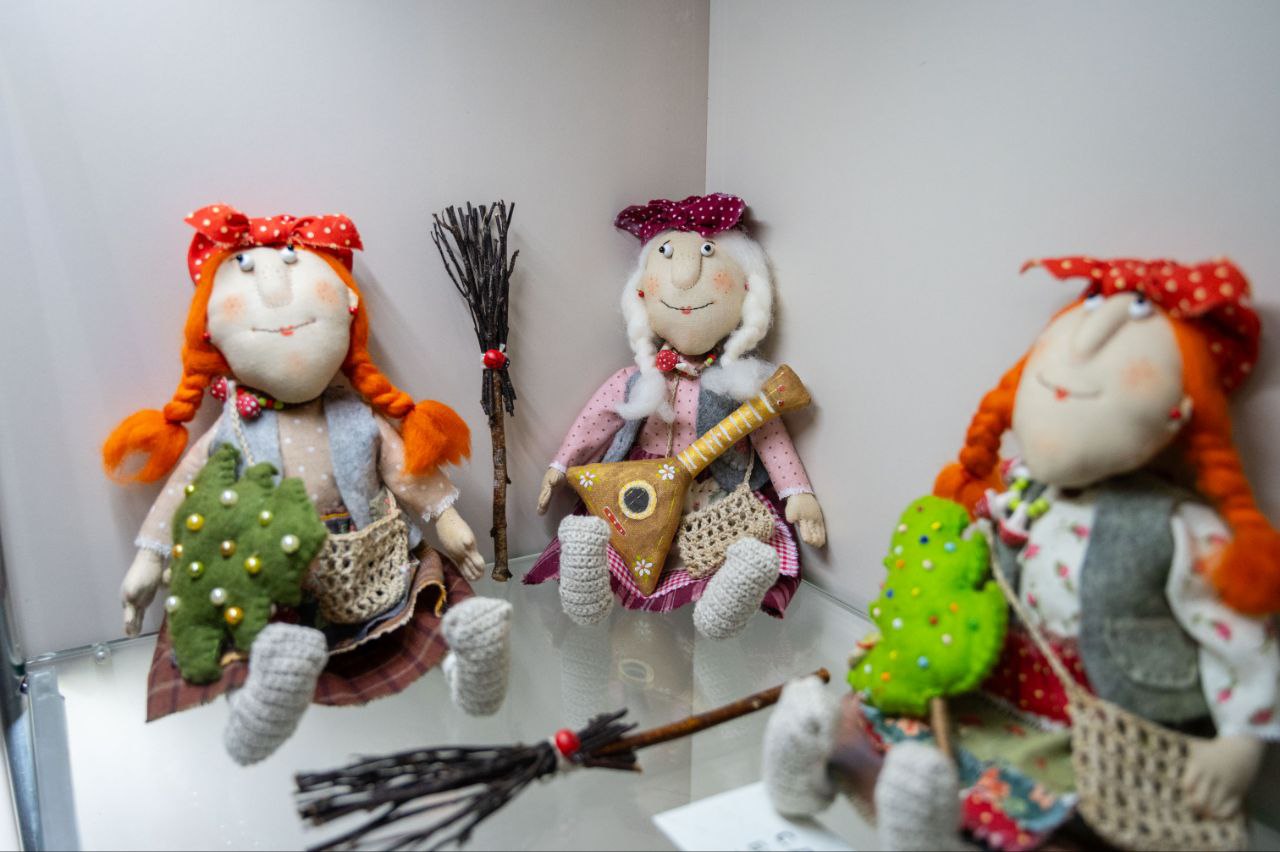 В Омском музее Кондратия Белова открылась выставка «Новогодние фантазии» В Омском музее Кондратия Белова открылась выставка «Новогодние фантазии»