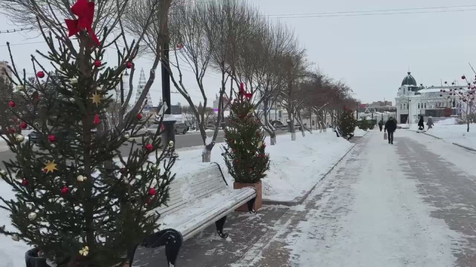 Зимний Любинский…. Любимая улица омичей продолжает преображаться и превращается в настоящую новогоднюю сказку! Сейчас активно идут работы: устанавливают главную сцену, в этом году она необычная, убедитесь в этом, посетив...