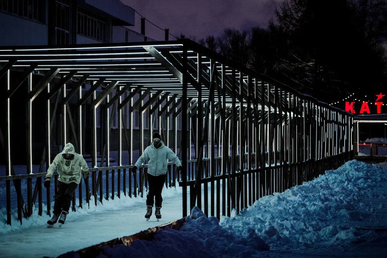 В Омске открылся новый каток у СКК имени Виктора Блинова В Омске открылся новый каток у СКК имени Виктора Блинова