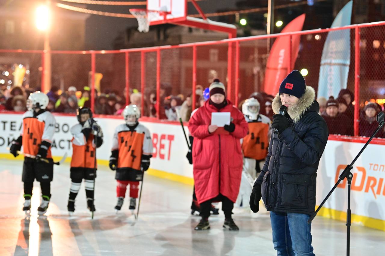 В Омске состоялось открытие хоккейного турнира по дворовому первенству имени Станислава Первушина В Омске состоялось открытие хоккейного турнира по дворовому первенству имени Станислава Первушина