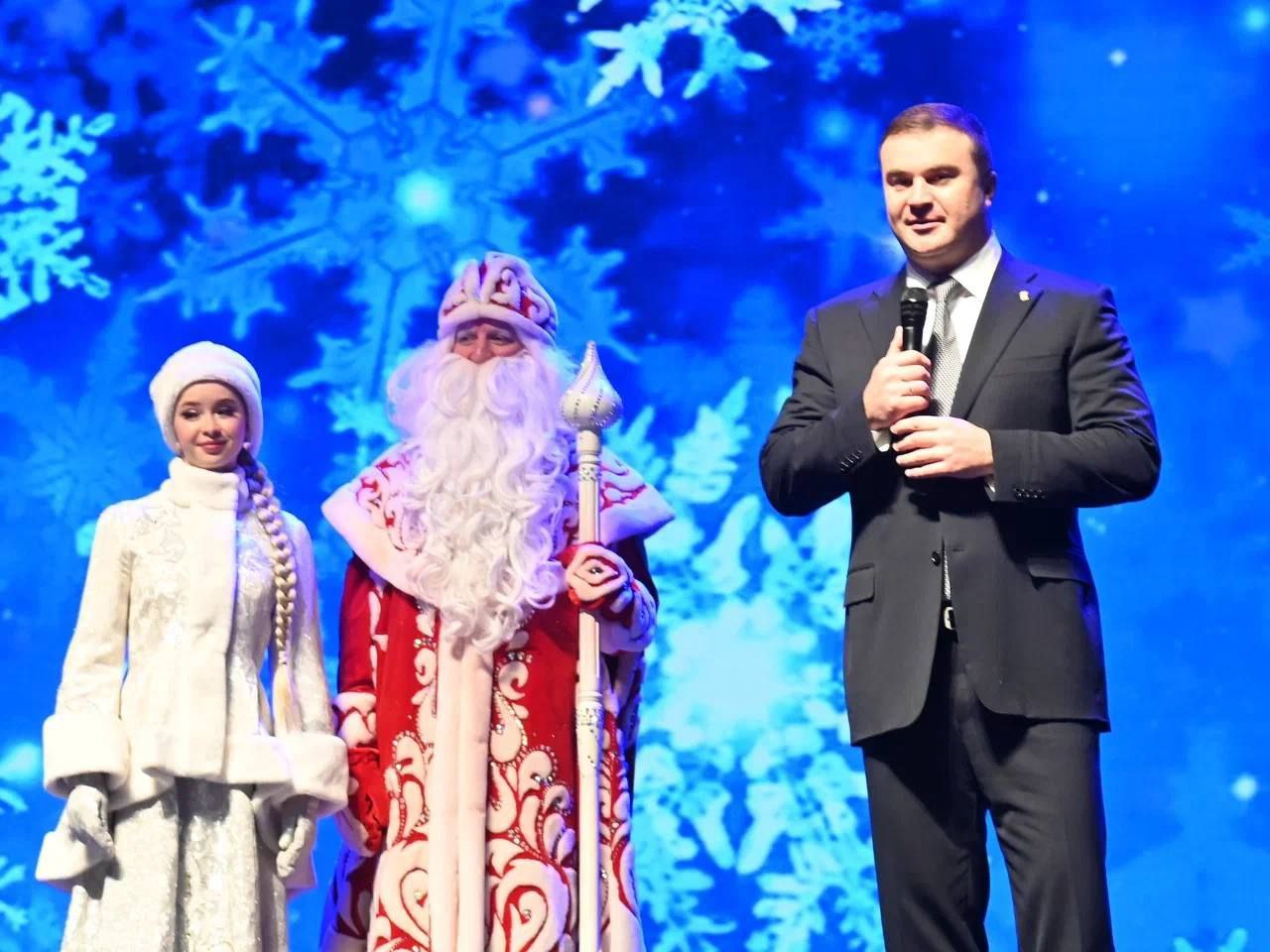 В Омской области стартовали губернаторские елки