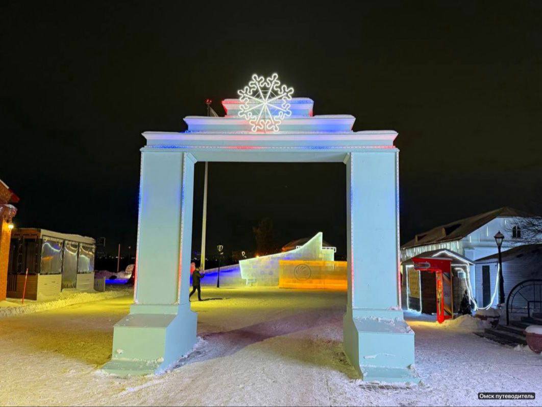 В Омской крепости завершили монтаж праздничных украшений В Омской крепости завершили монтаж праздничных украшений