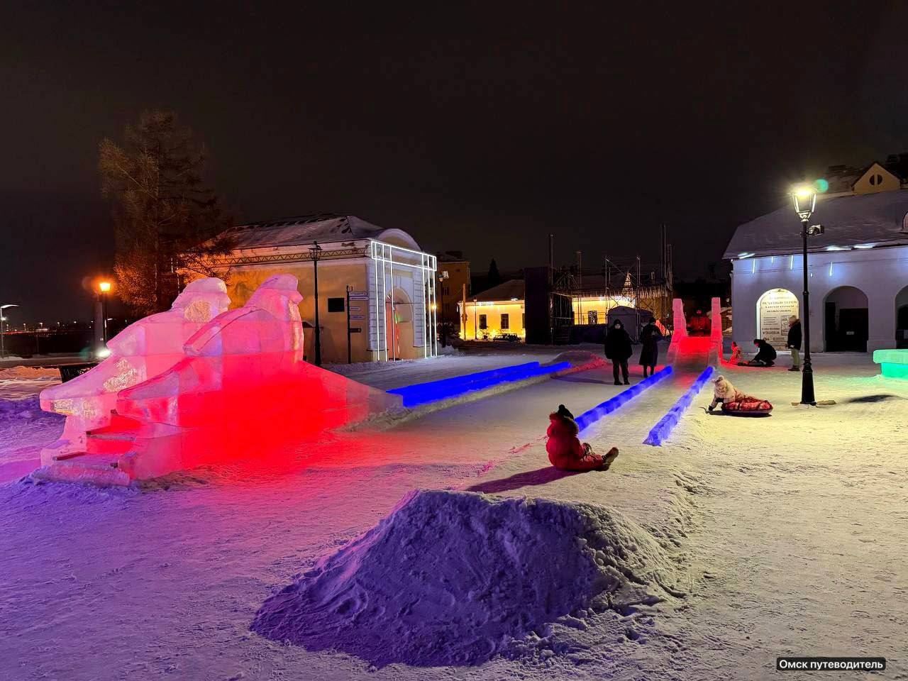 В Омской крепости завершили монтаж праздничных украшений В Омской крепости завершили монтаж праздничных украшений