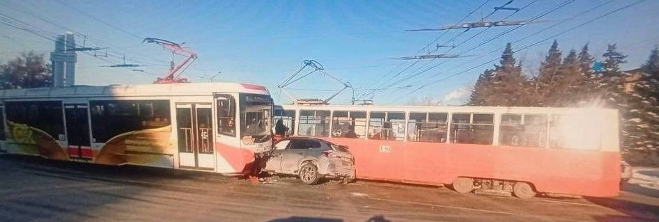 Прокуратура города Омска взяла на контроль проверки по факту ДТП с участием двух трамваев