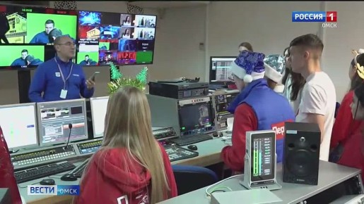 В преддверии Нового года поздравить сотрудников ГТРК «Иртыш» пришли активисты «Движения Первых»