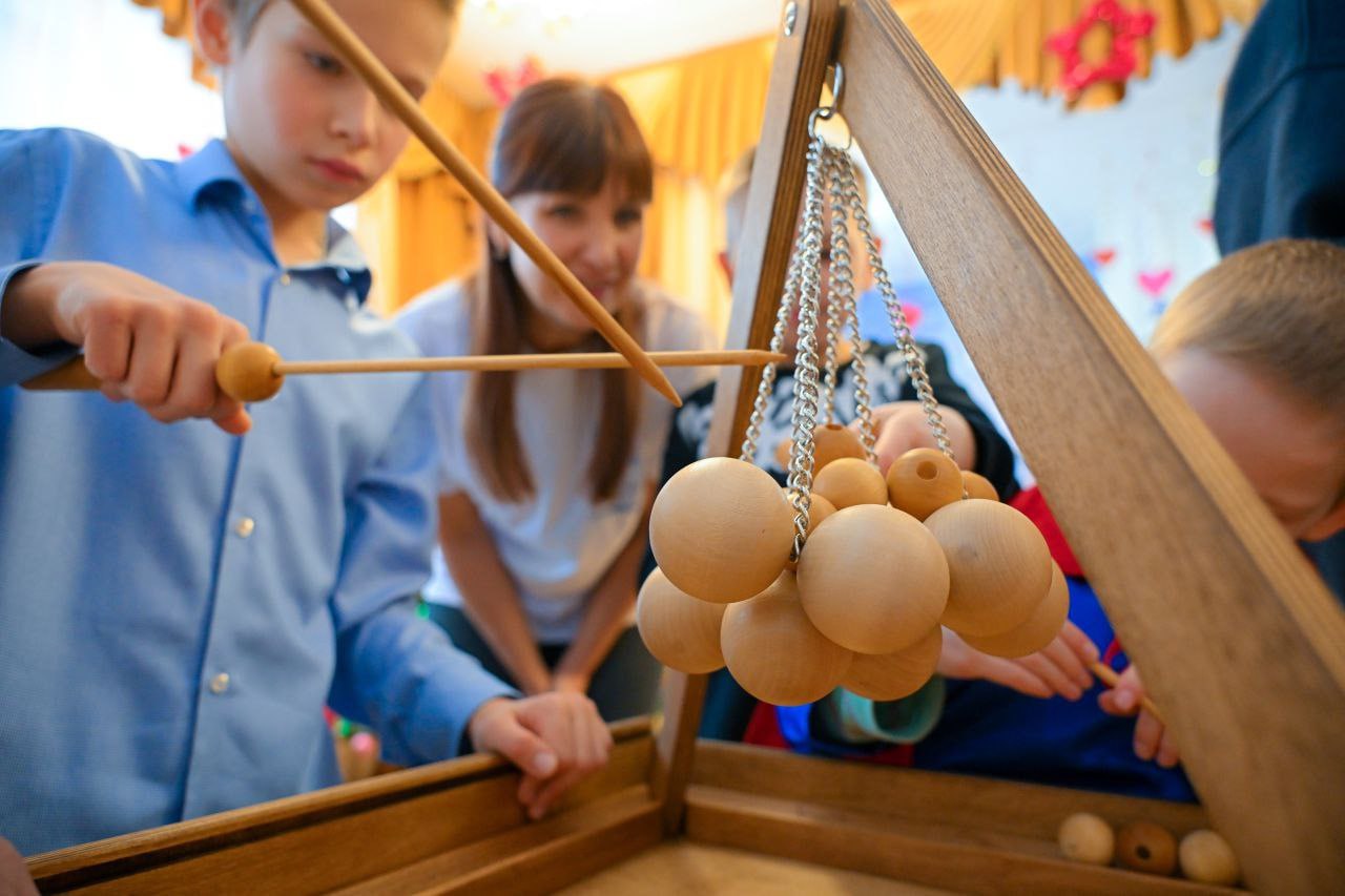 Волонтеры АО «Транснефть — Западная Сибирь» подарили новогодний праздник воспитанникам детских домов Волонтеры АО «Транснефть — Западная Сибирь» подарили новогодний праздник воспитанникам детских домов