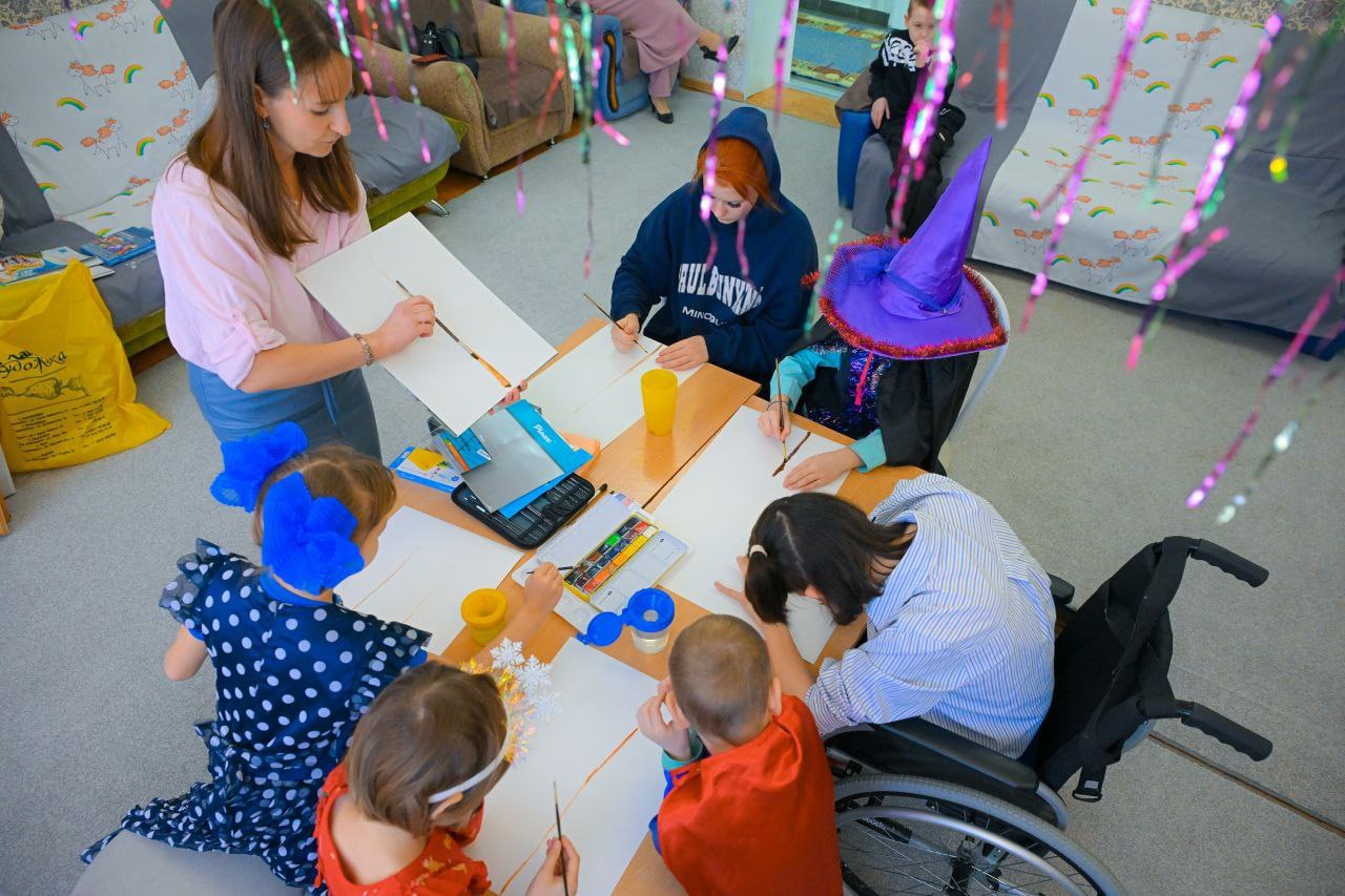 Волонтеры АО «Транснефть — Западная Сибирь» подарили новогодний праздник воспитанникам детских домов Волонтеры АО «Транснефть — Западная Сибирь» подарили новогодний праздник воспитанникам детских домов