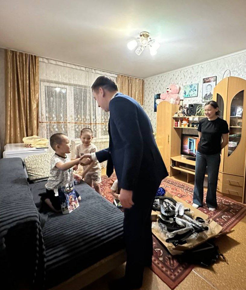 Новогодние желания юных омичей исполняют члены команды областного Правительства Новогодние желания юных омичей исполняют члены команды областного Правительства