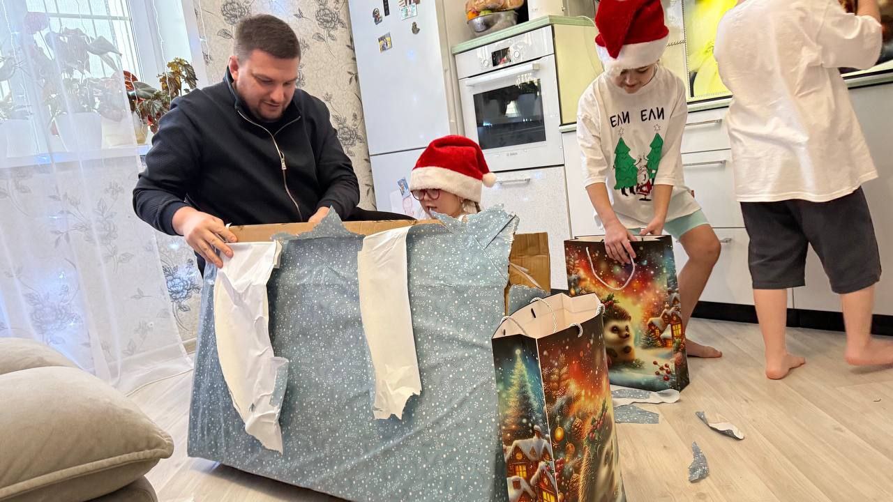 Новогодние желания юных омичей исполняют члены команды областного Правительства Новогодние желания юных омичей исполняют члены команды областного Правительства