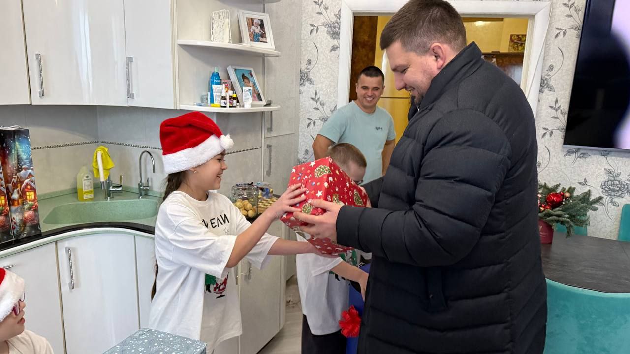 Новогодние желания юных омичей исполняют члены команды областного Правительства Новогодние желания юных омичей исполняют члены команды областного Правительства