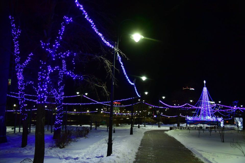 Праздничные локации и ледяные фигуры: Омский НПЗ подготовил город к Новому году