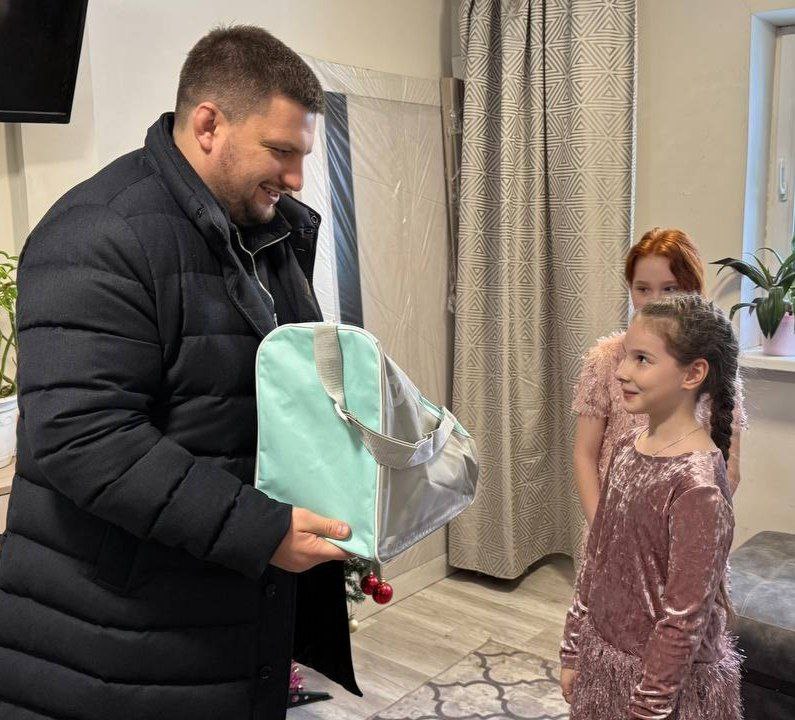 Новогодние желания юных омичей исполняют члены команды областного Правительства Новогодние желания юных омичей исполняют члены команды областного Правительства