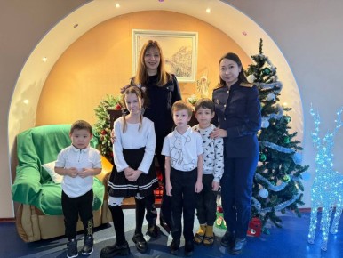 Следователи под Новый Год исполнили желания детей из социального центра помощи семьи и детям