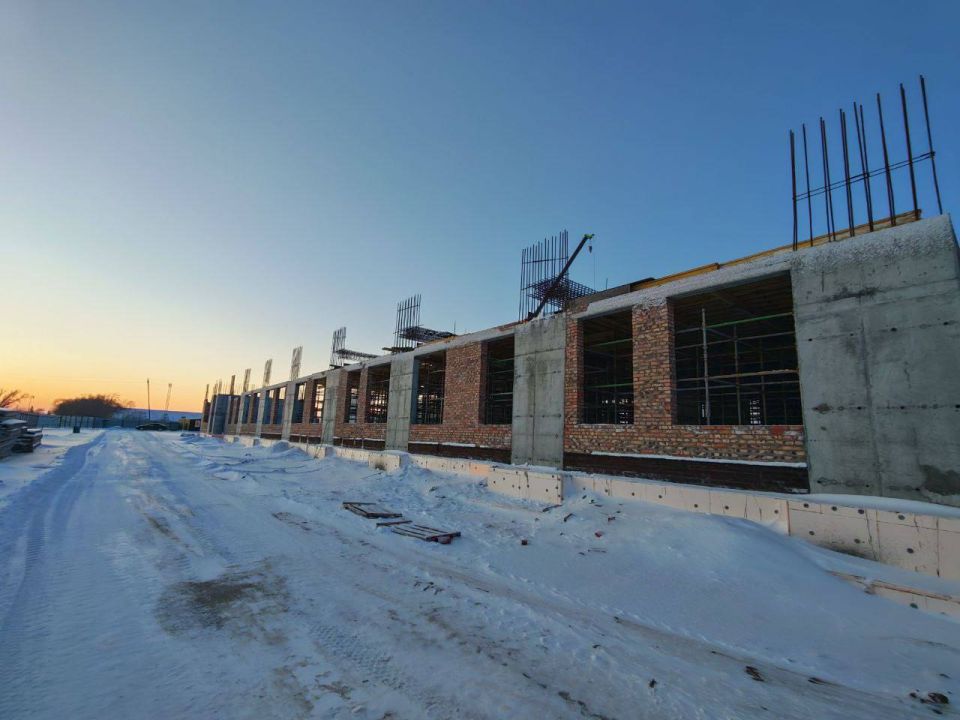 Строители возвели первый этаж новой школы в Одесском районе