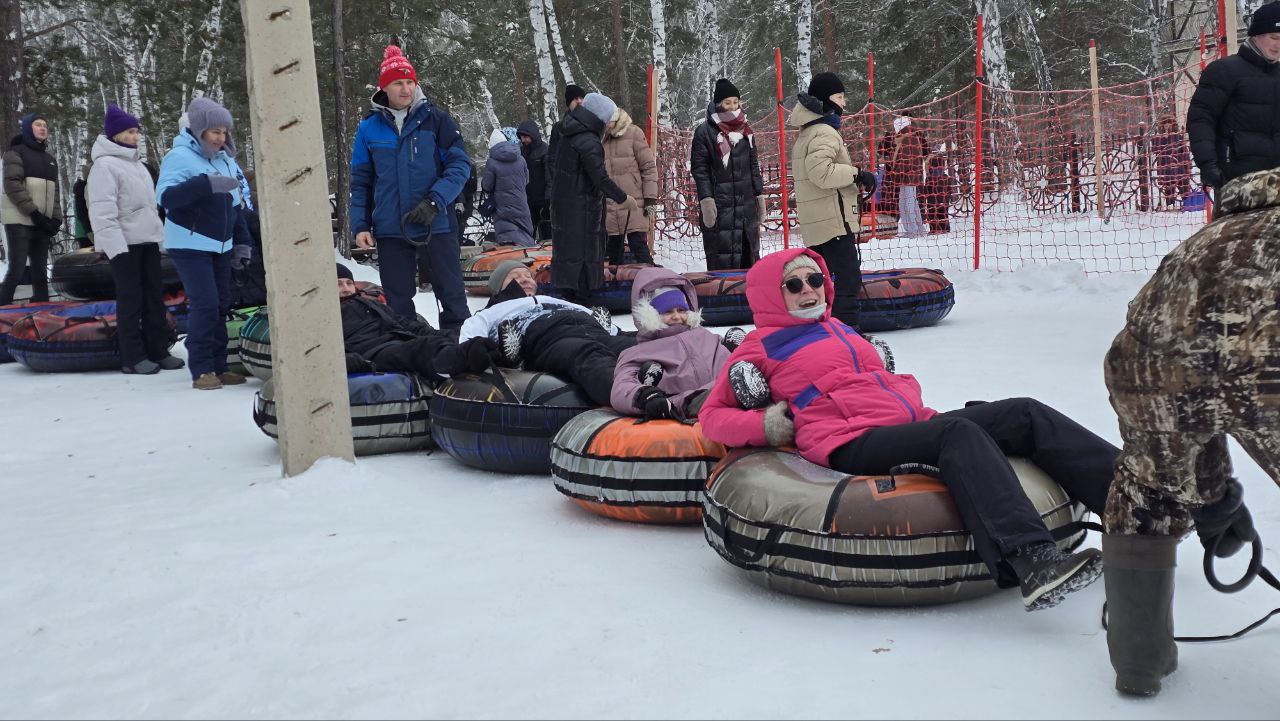 В День катания на санках многие омичи отправились в Красноярку В День катания на санках многие омичи отправились в Красноярку