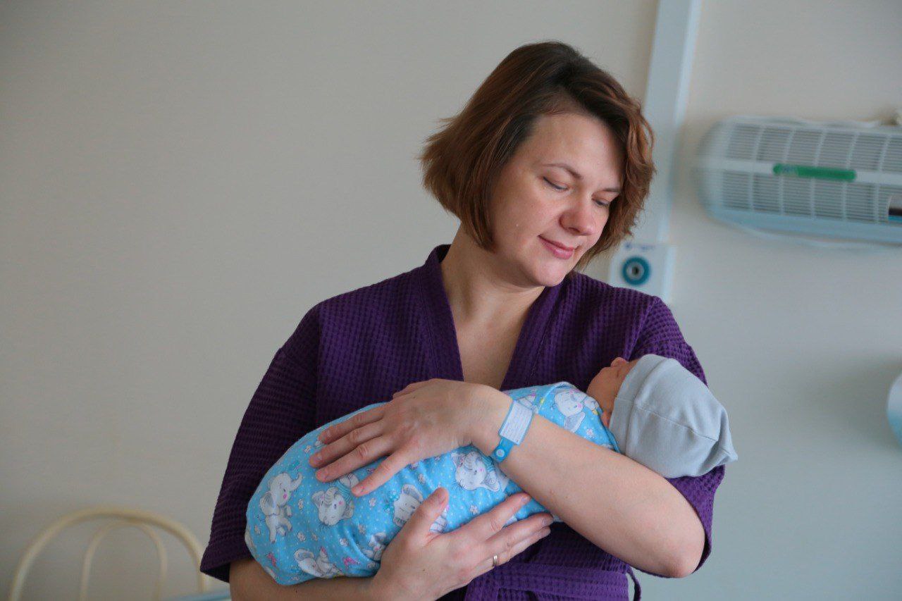 Сергей Шелест: По доброй многолетней традиции поздравил малыша, который первым появился в новом году на свет в Омске, и его маму Сергей Шелест: По доброй многолетней традиции поздравил малыша, который первым появился в новом году на свет в Омске, и его маму