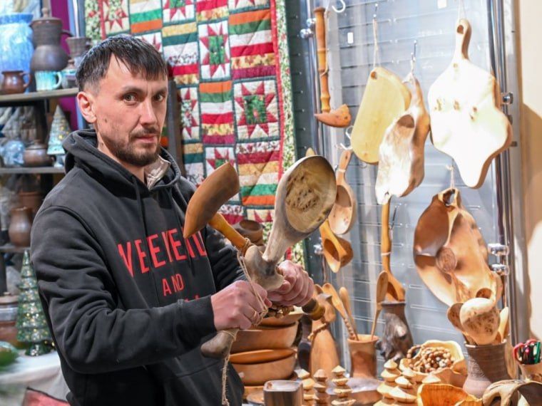 В Кормиловском районе живёт самобытный мастер Вячеслав Полонский