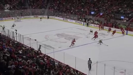 Омский хоккеист Чинахов забил дебютный гол в составе легендарного «Питтсбурга»