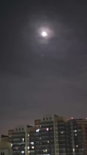 Этой ночью омичи могли наблюдать сближение Луны и Юпитера