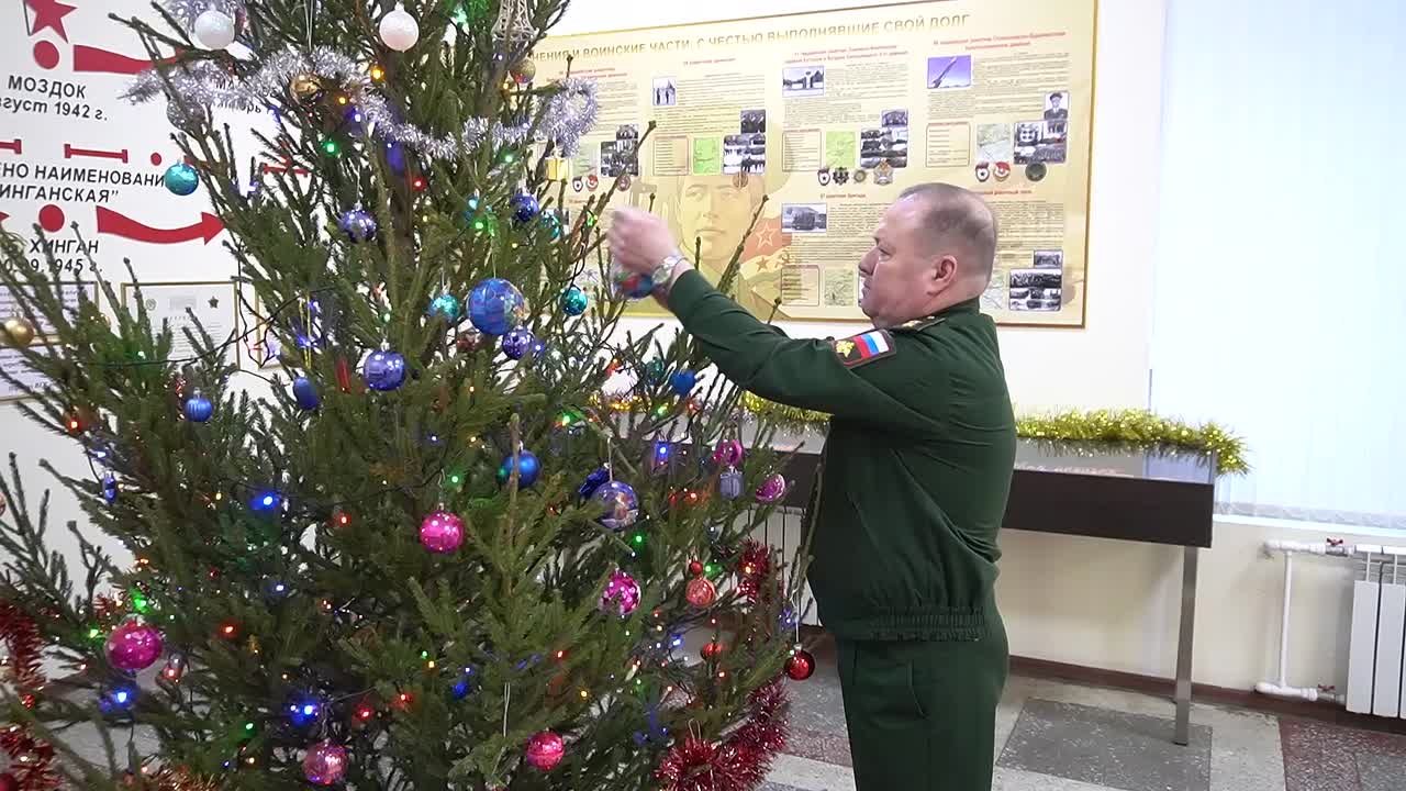 Командующий Омского ракетного объединения исполнил мечту семилетней девочки