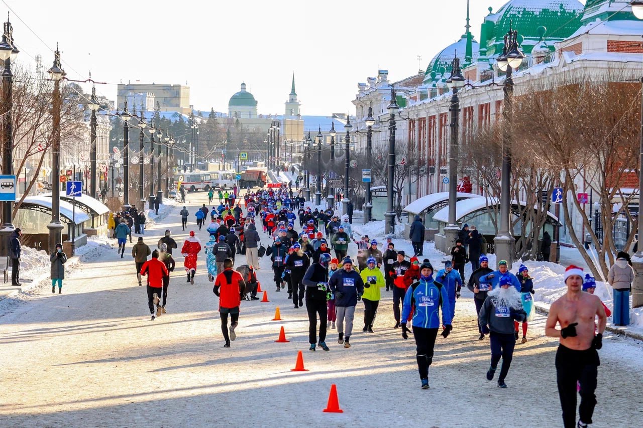 Более 2 тыс. человек вышли на старт Рождественского полумарафона в Омске Более 2 тыс. человек вышли на старт Рождественского полумарафона в Омске