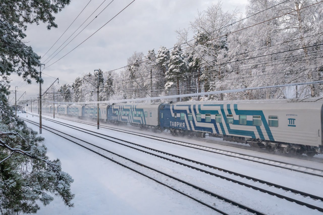 Шесть поездов в Крым и из Крыма задерживаются в пути следования